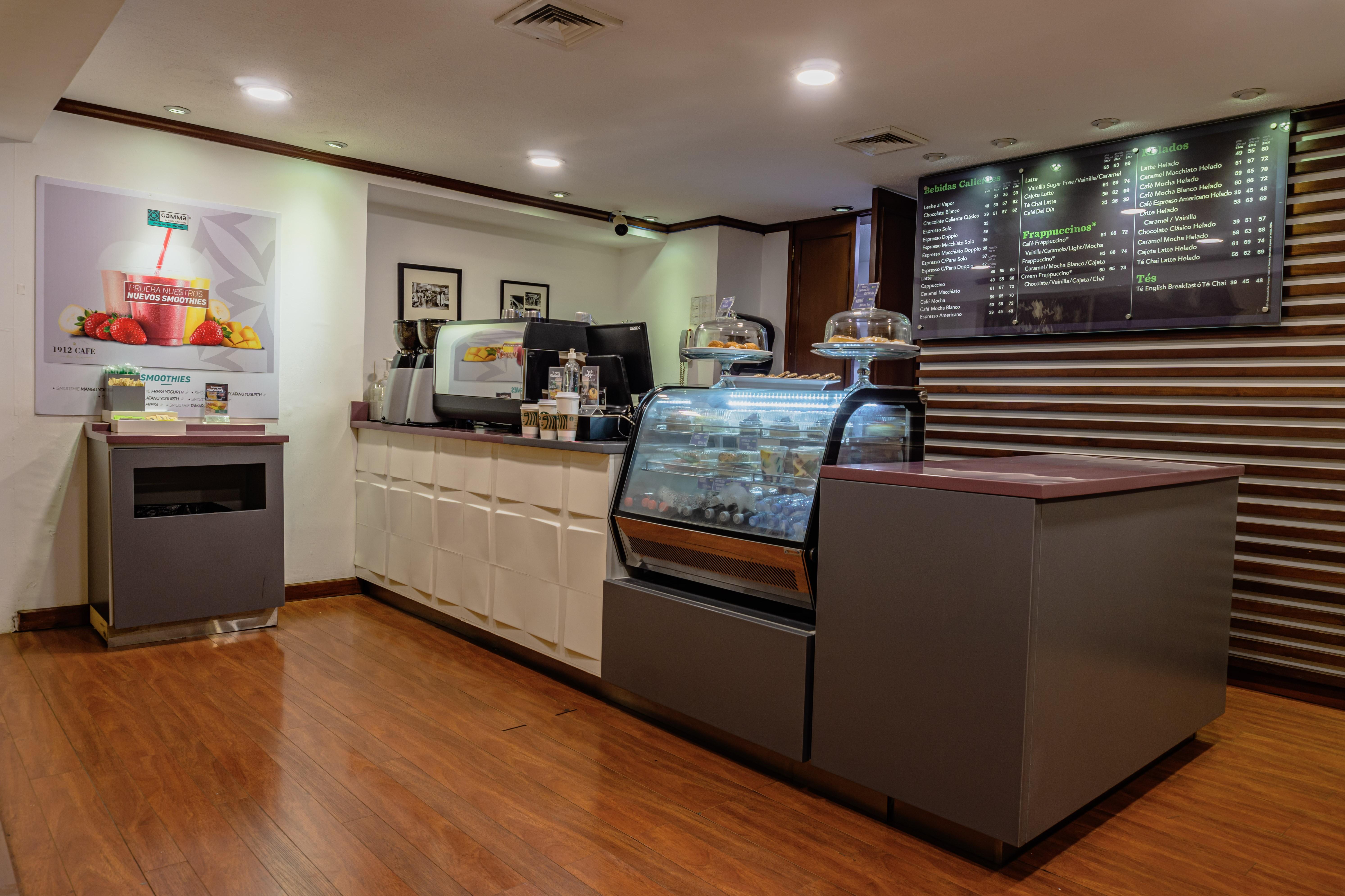 Gamma Monterrey Gran Hotel Ancira Buitenkant foto A coffee shop in the airport